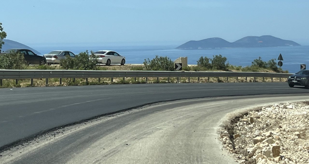 Puna për Bypassin e Vlorës vazhdon, nuk dihet nëse do të hapet për sezonin turistik 2025