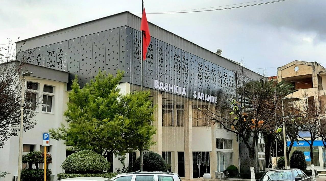 Sarandë: Ndalohet puna me mjete të rënda deri më 30 shtator, vendosen kufizime për furnizimin e bizneseve