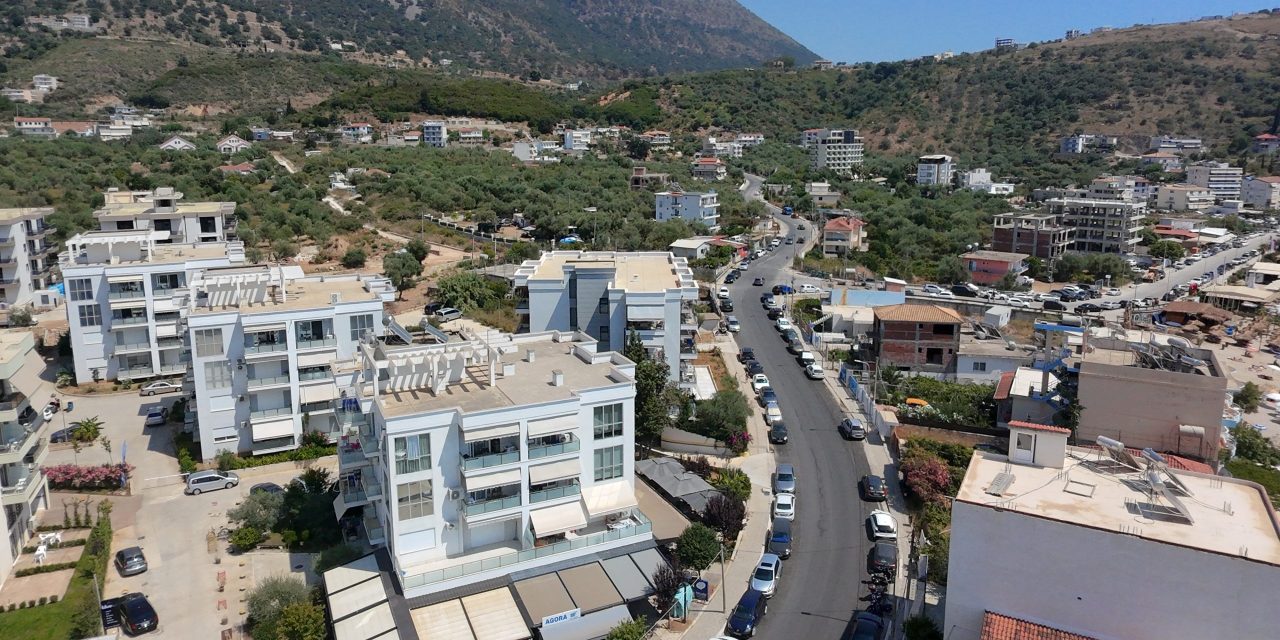 Biznesi në Himarë ankohet për mungesë punonjësish dhe turistësh