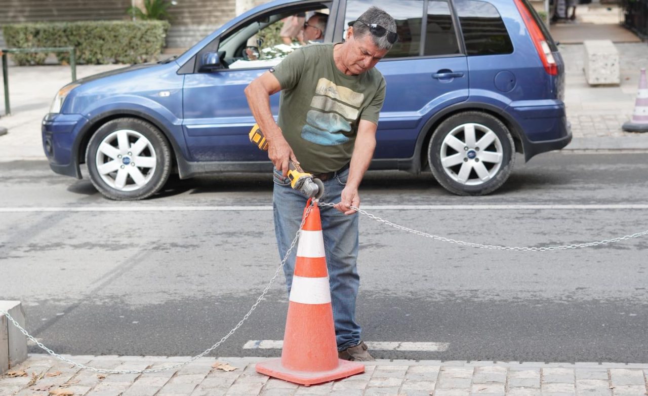 Dështon aksioni i bashkisë për lirimin e parkimeve në bulevard, privatët pushtojnë hapësirat