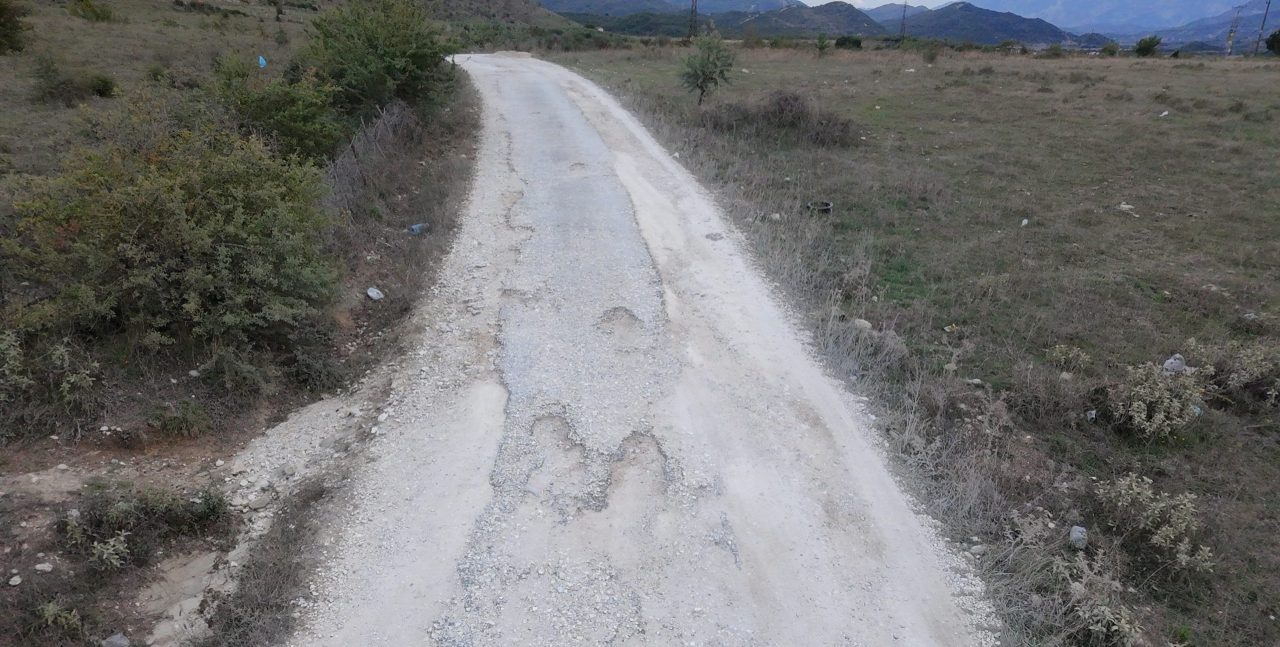 Gjurmon.al në rrugën e Velçës, semgenti i amortizuar që ka nxjerr në protestë banorët