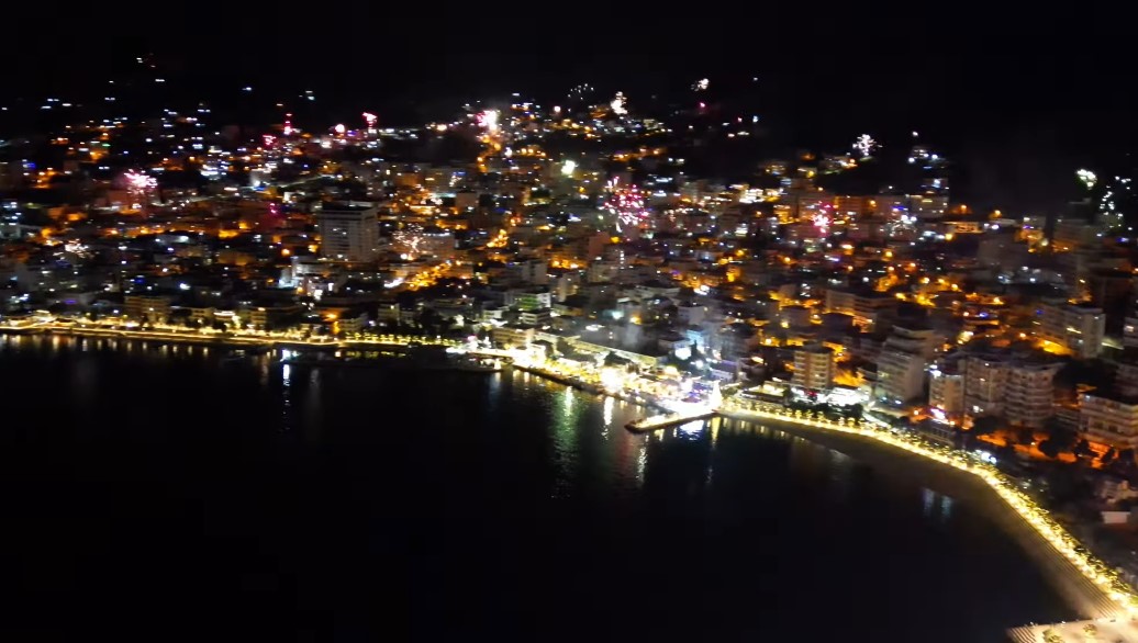 Gëzuar Vitin e Ri 2026 nga Bashkia Sarandë, më shumë se 10 mijë Euro do kushtojnë fishekzjarrët që do ndriçojnë qytetin në mesnatë