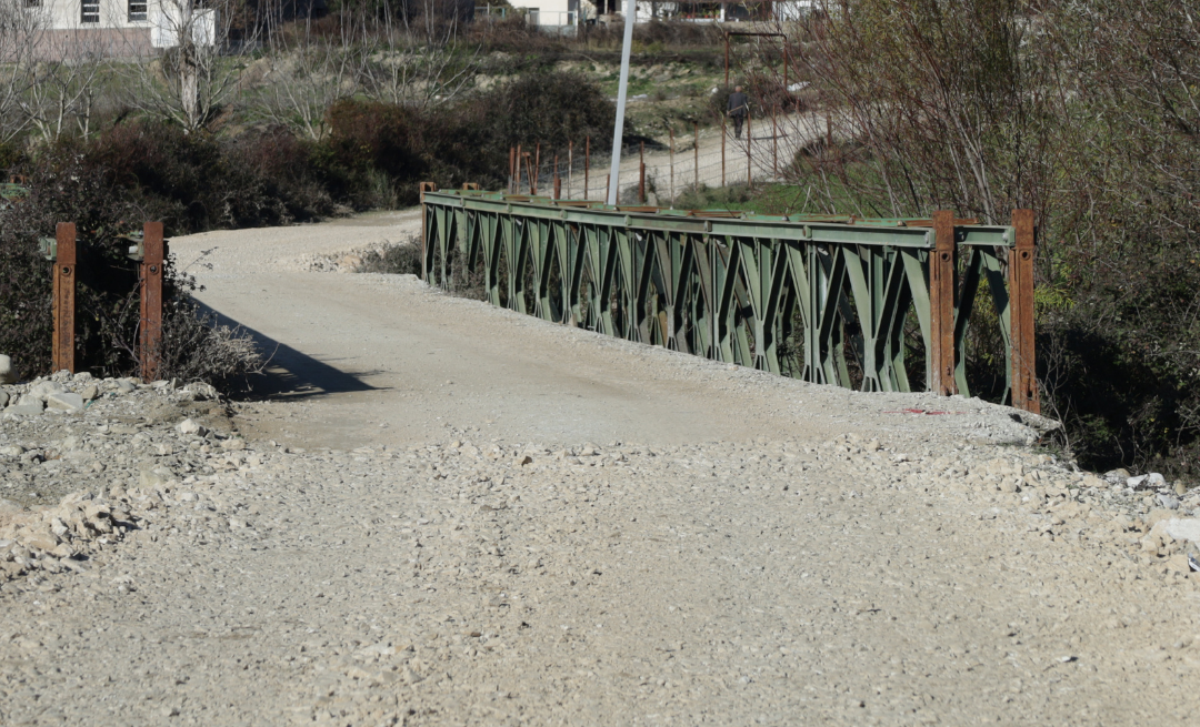 VIDEO – Rruga e dëmtuar prej 7 kilometrash mban të izoluar Mesaplikun