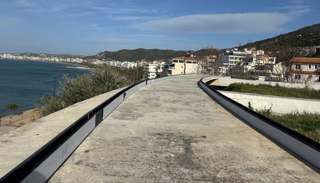 “Ballkoni i Vlorës” rrezik për banorët e turistët, investimi u ndërpre pa nisur