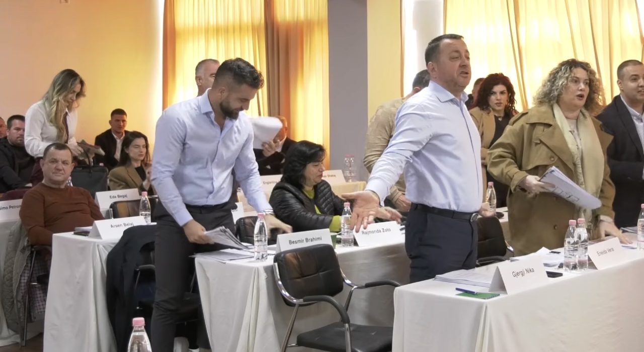 Dështon mbledhja e Këshillit Bashkiak Vlorë, socialistët nuk plotësojnë kuorumin