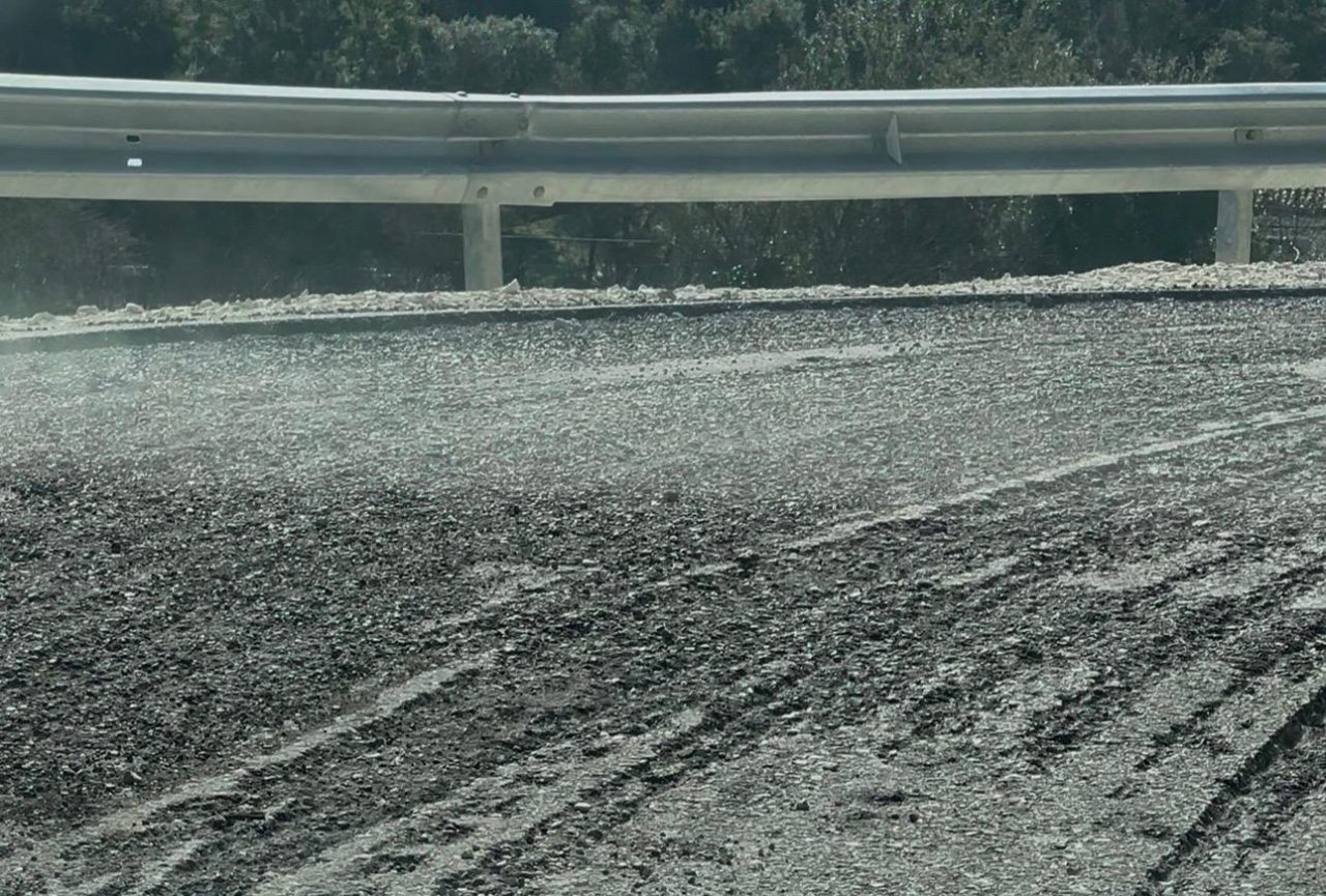 Rruga e Tërbaçit nis të dëmtohet ende pa përfunduar, milionat që shkuan dëm