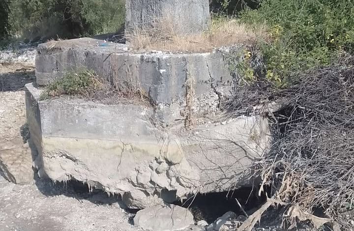 Denoncimi i banorit: Ura në Kallarat drejt shembjes, vërshimet e përroit kanë gërryer njërën këmbë