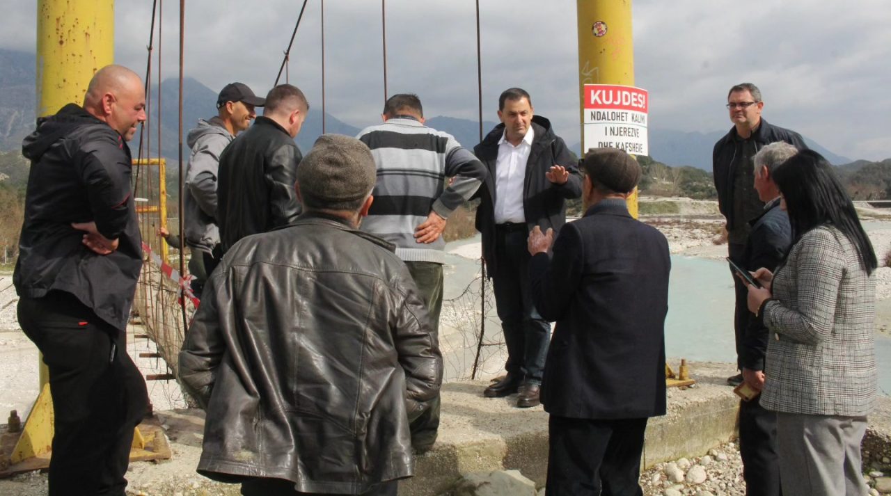 Bashkia Himarë reagon pas lajmit të Gjurmon.al, premton ndërtimin e urës së re në Kallarat
