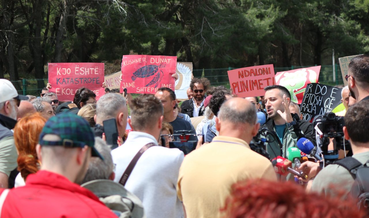 “Kërkojmë transparencë”, aktivistë dhe qytetarë protestë për Pishë Poro – Nartë