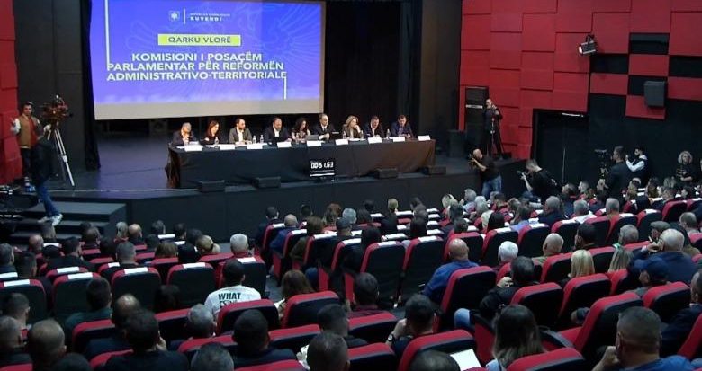 Komisioni i Posaçëm për reformën administrativo-territoriale dëgjesë në Vlorë
