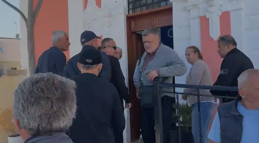 Nuk kanë ende një zgjidhje se ku do të vijojnë të shesin, tregtarët e Vlorës sërish në protestë